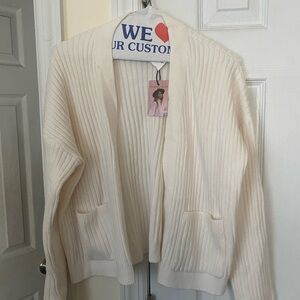 Sincerely Jules cropped cardigan swea with patch pockets size L cream color.